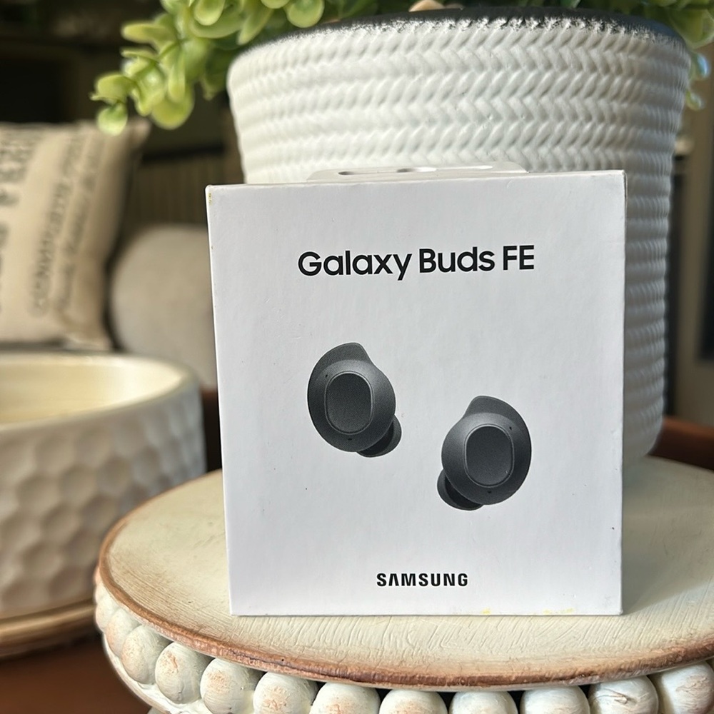 Samsung Galaxy Buds FE .... SEALED and BNIB